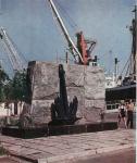 Пам`ятник херсонським портовикам, які загинули в роки Великої Вітчизняної війни